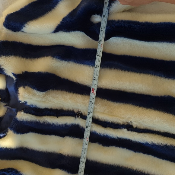 Faux fur Short Jacket - Picture 5 of 10